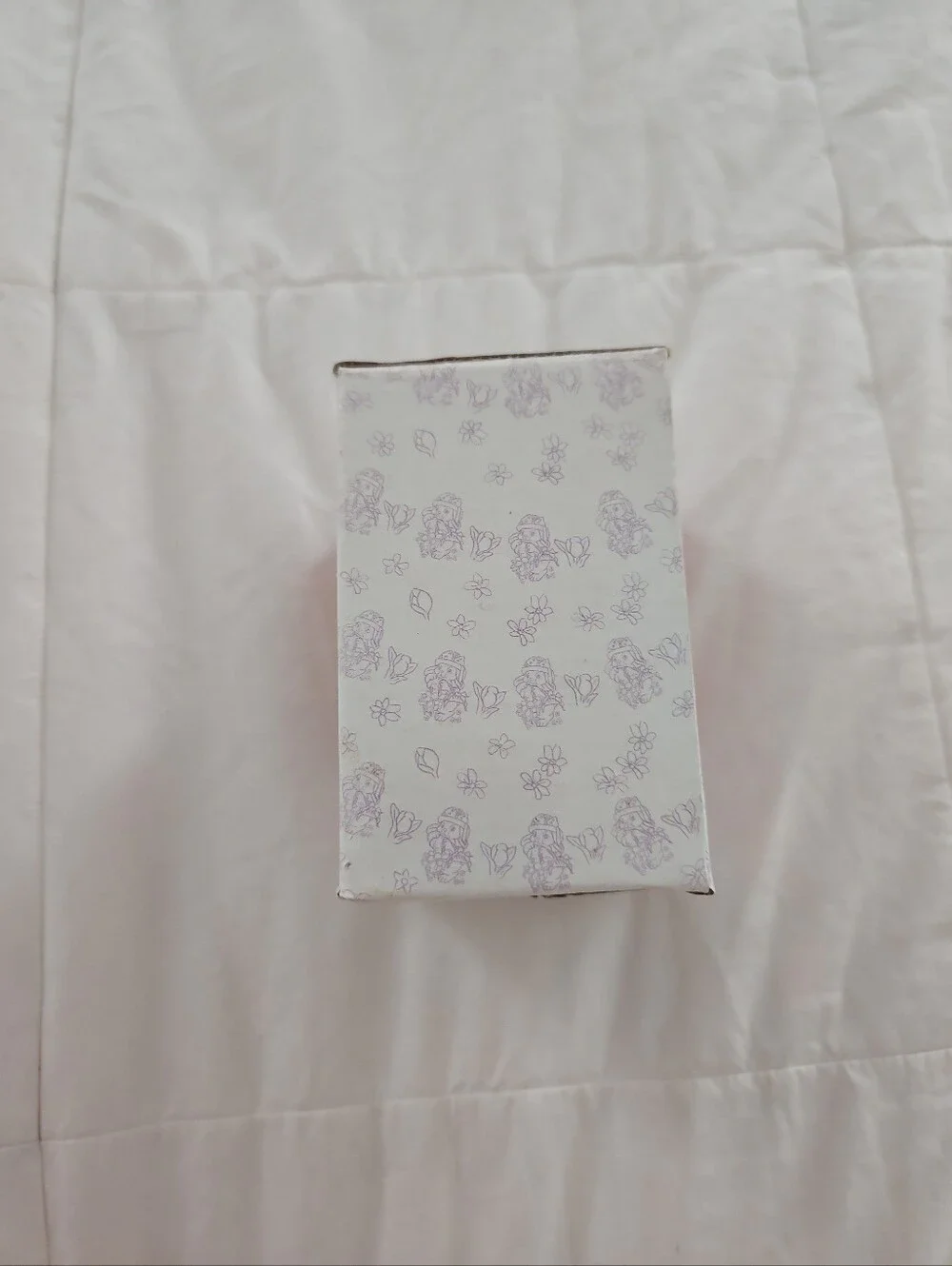 WBI charming white